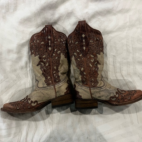 Corral Laser Cut Boot 6B - Picture 2 of 5